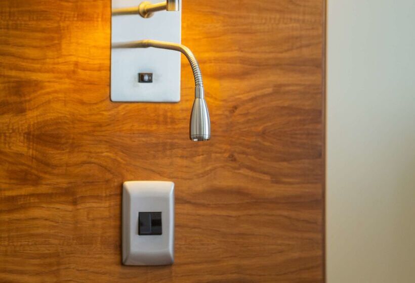 בית מלון כפרי Doubletree By Hilton Cape Town Upper Eastside