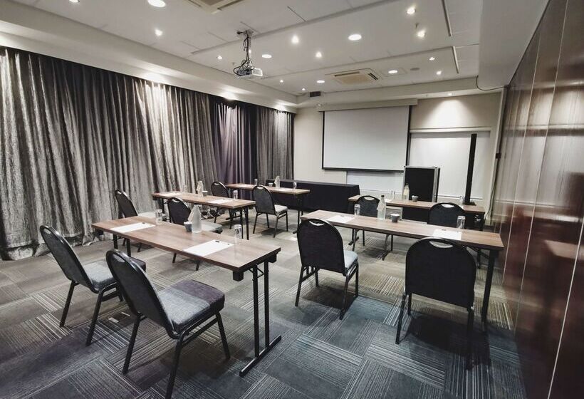 בית מלון כפרי Doubletree By Hilton Cape Town Upper Eastside