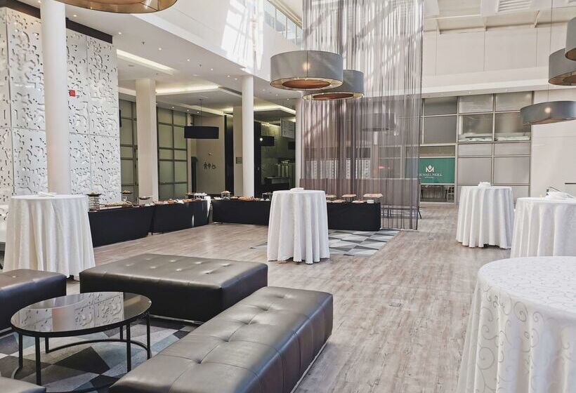 בית מלון כפרי Doubletree By Hilton Cape Town Upper Eastside