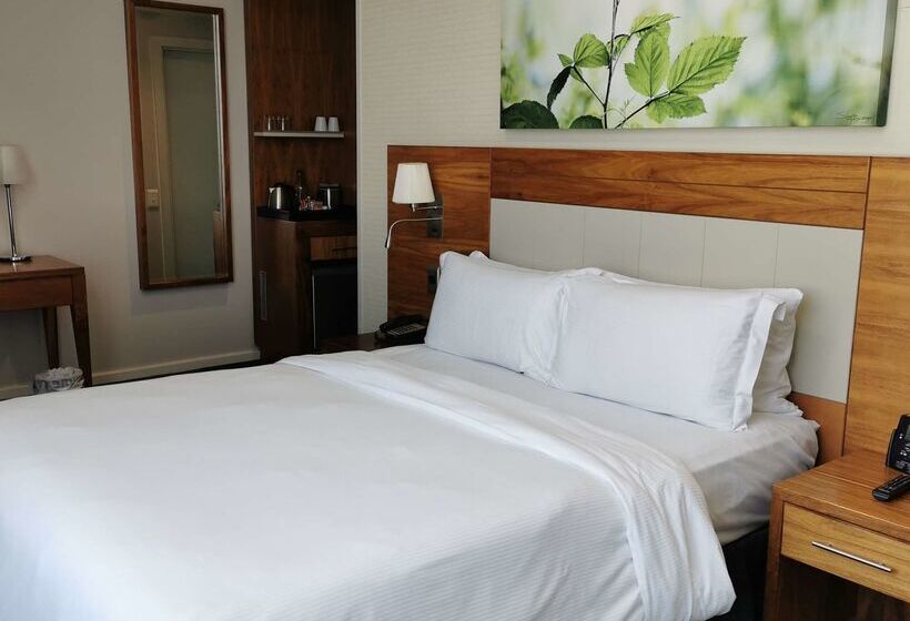 בית מלון כפרי Doubletree By Hilton Cape Town Upper Eastside