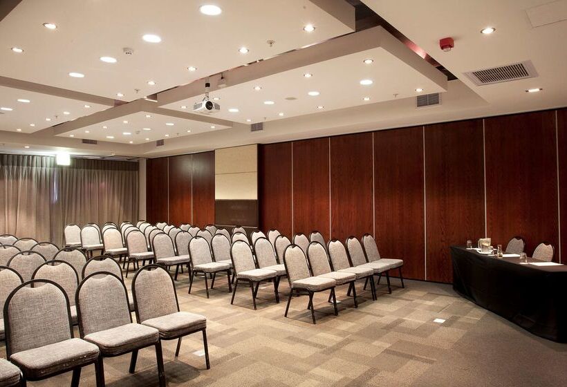 בית מלון כפרי Doubletree By Hilton Cape Town Upper Eastside