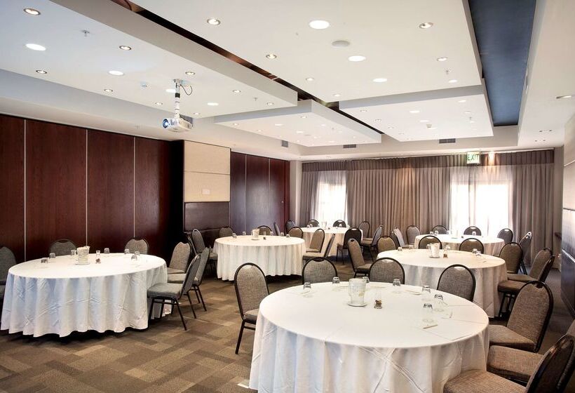 בית מלון כפרי Doubletree By Hilton Cape Town Upper Eastside