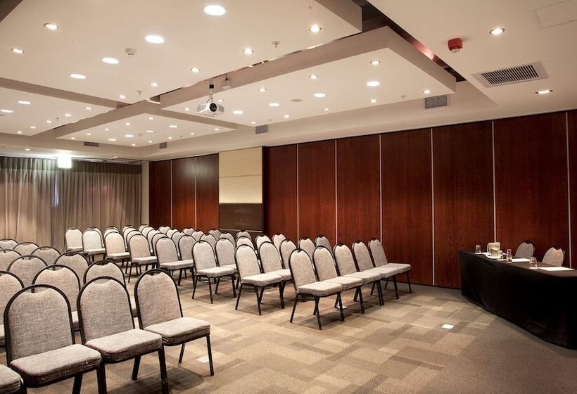 בית מלון כפרי Doubletree By Hilton Cape Town Upper Eastside