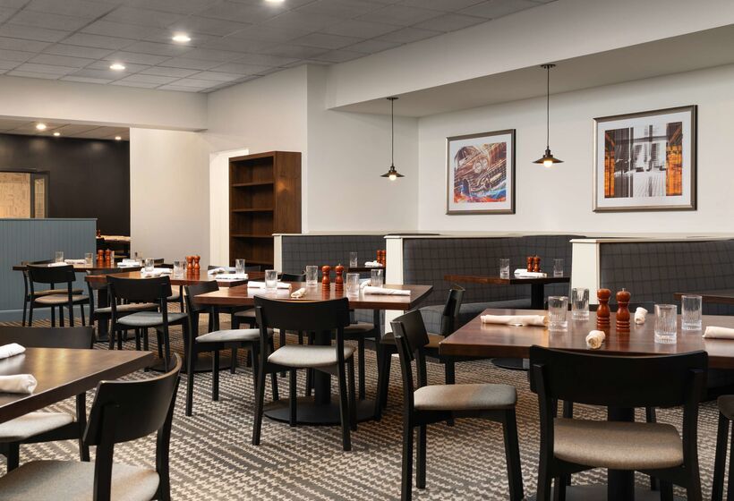 فندق Doubletree By Hilton Pittsburgh Airport