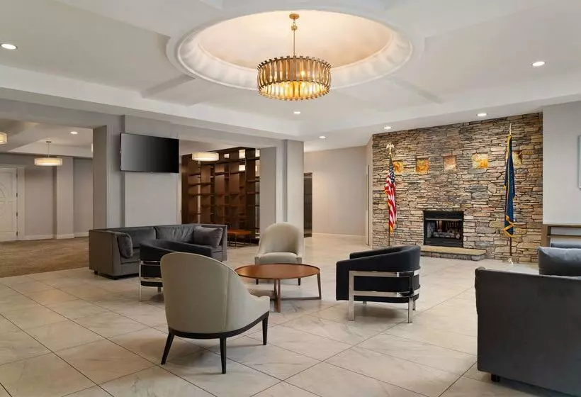 هتل Doubletree By Hilton Pittsburgh Airport