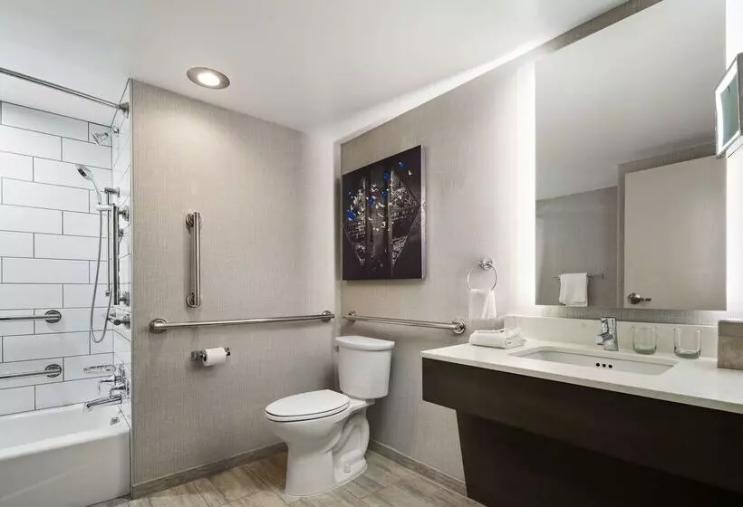 هتل Doubletree By Hilton Pittsburgh Airport