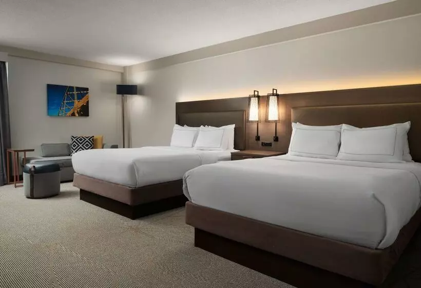 هتل Doubletree By Hilton Pittsburgh Airport