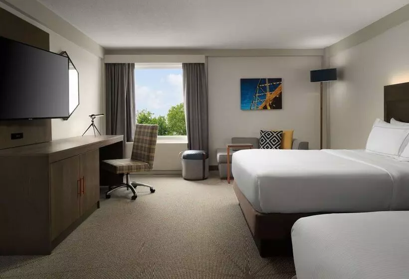 هتل Doubletree By Hilton Pittsburgh Airport
