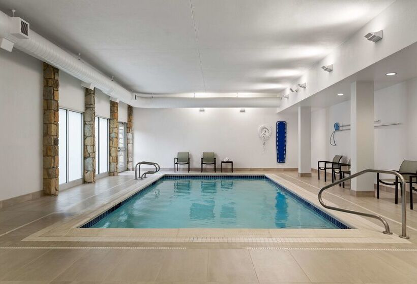 فندق Doubletree By Hilton Pittsburgh Airport