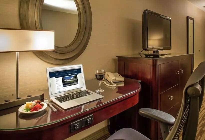 هتل Doubletree Raleigh Durham Airport At Research Triangle Park