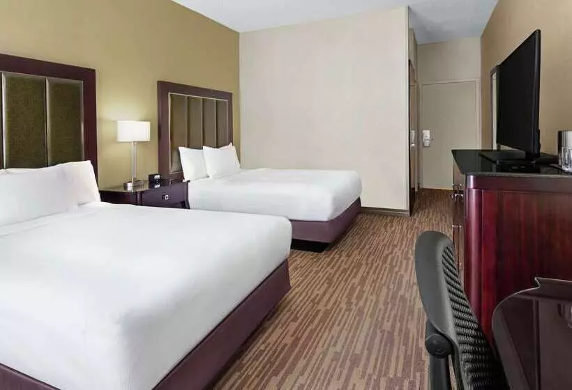 هتل Doubletree Raleigh Durham Airport At Research Triangle Park