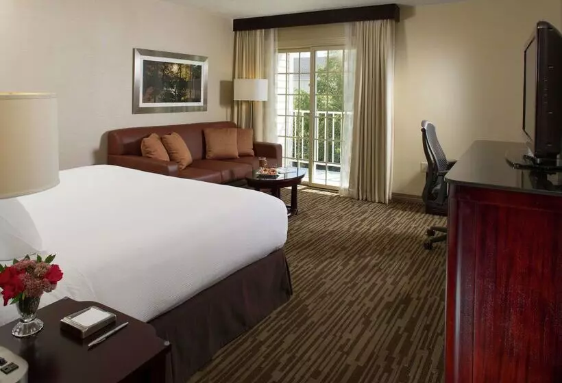 هتل Doubletree Raleigh Durham Airport At Research Triangle Park