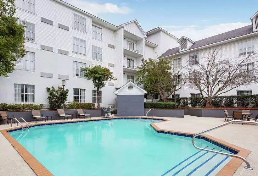 هتل Doubletree Raleigh Durham Airport At Research Triangle Park