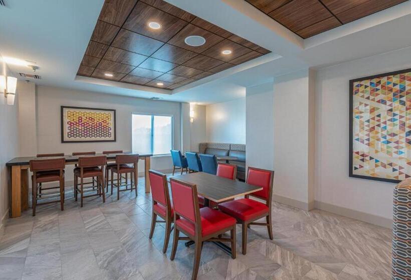 فندق Holiday Inn Express & Suites Asheville Downtown, An Ihg