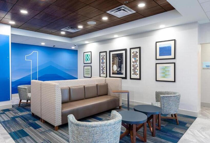 فندق Holiday Inn Express & Suites Asheville Downtown, An Ihg