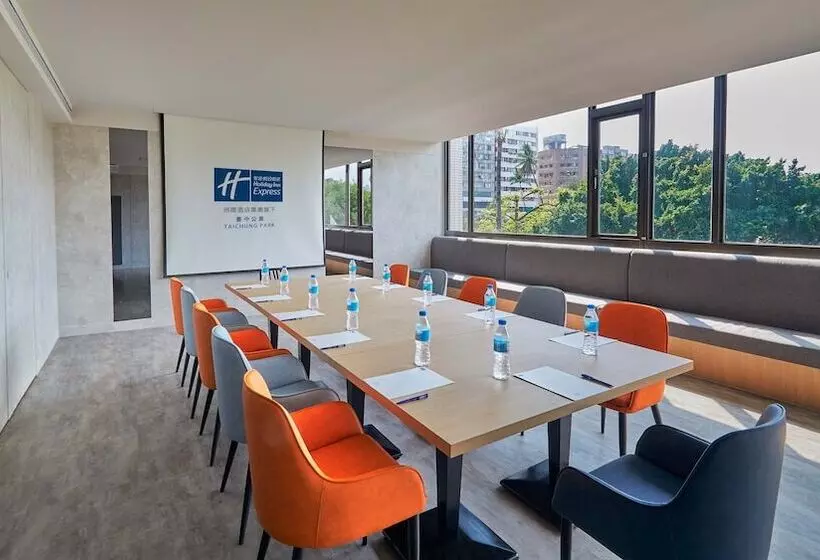 ホテル Holiday Inn Express Taichung Park, An Ihg