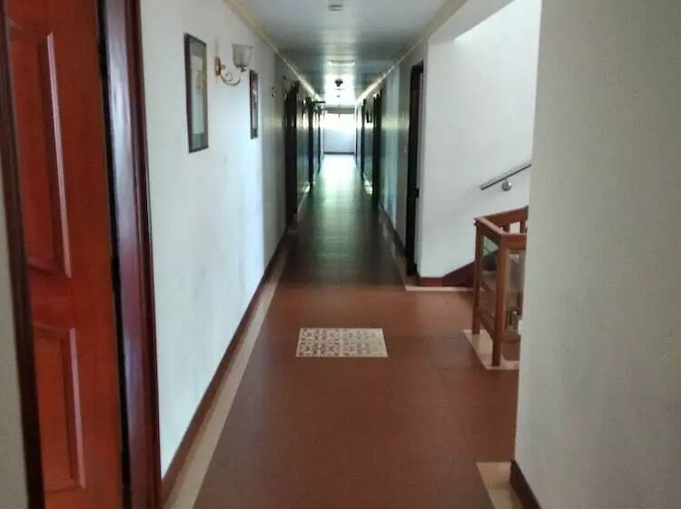 Hotel Issacs Residency