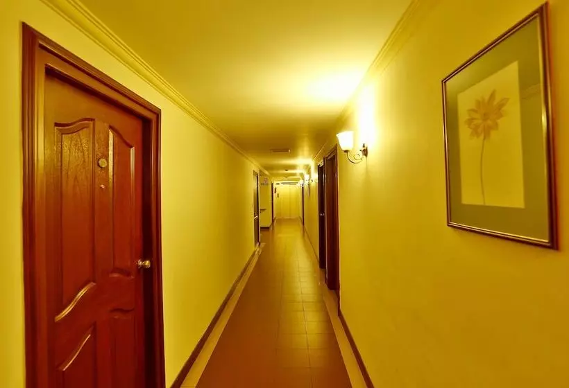 Hotel Issacs Residency