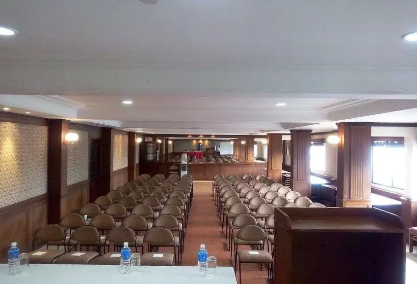 Hotel Issacs Residency