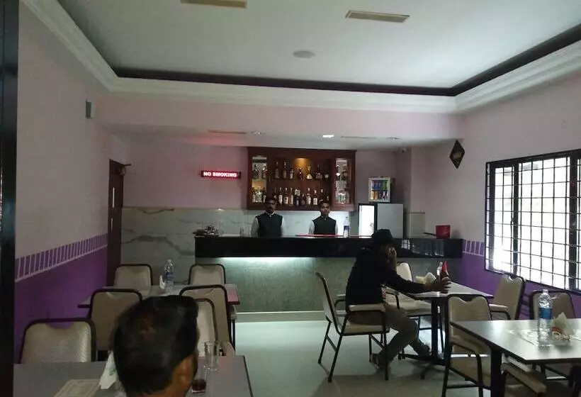 Hotel Issacs Residency