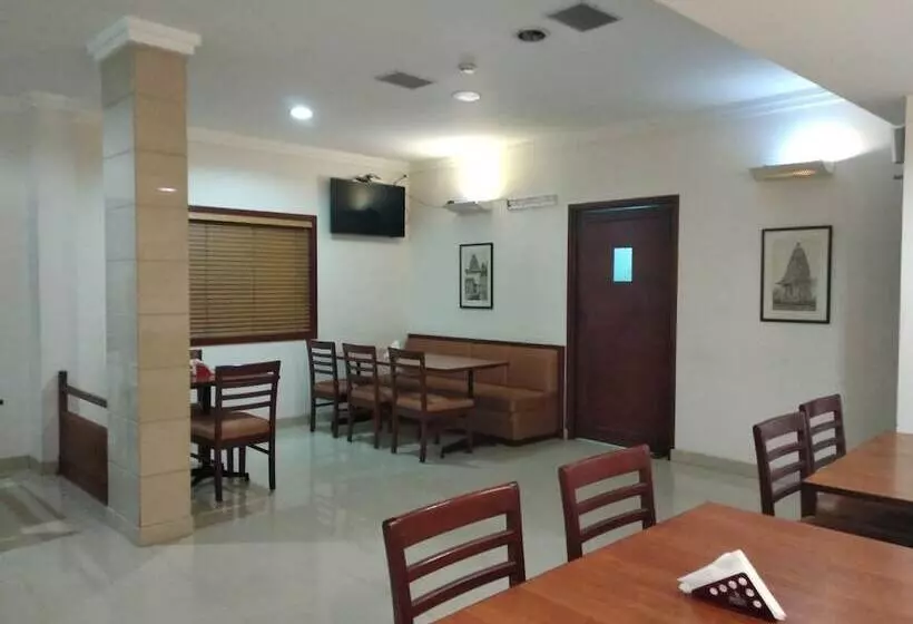 Hotel Issacs Residency