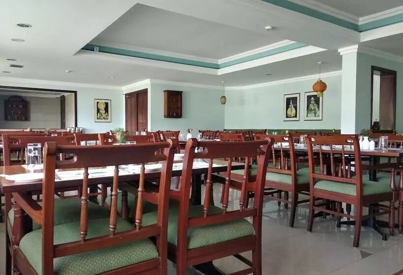 Hotel Issacs Residency