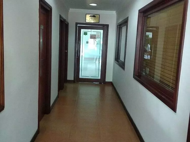 Hotel Issacs Residency