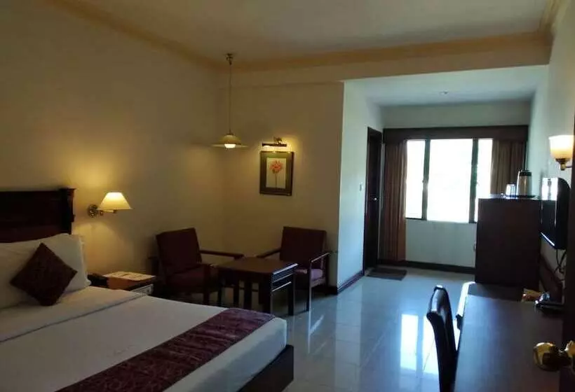 Hotel Issacs Residency