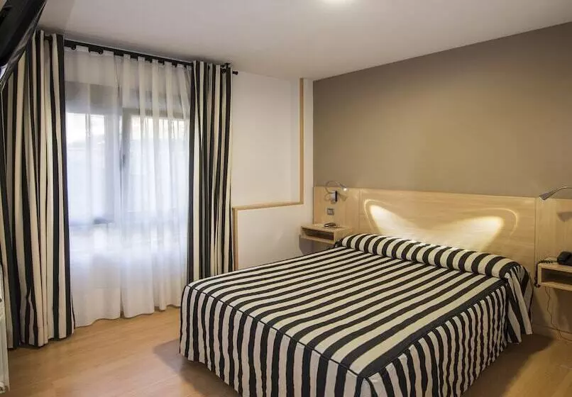 فندق Puerta De La Santa