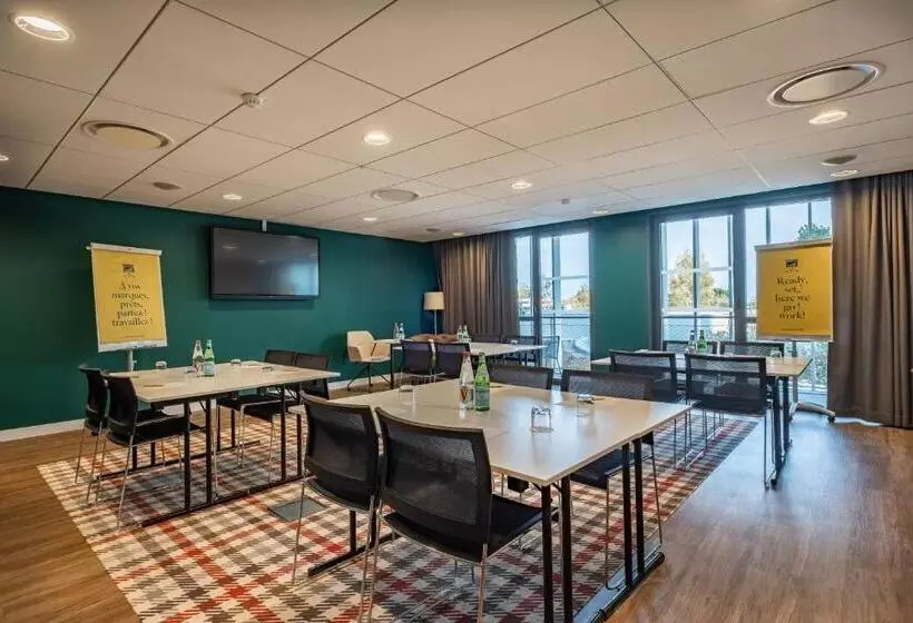 Golden Tulip Lyon Ouest Techlid Hotel & Spa