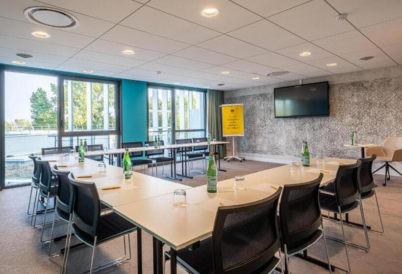 Golden Tulip Lyon Ouest Techlid Hotel & Spa