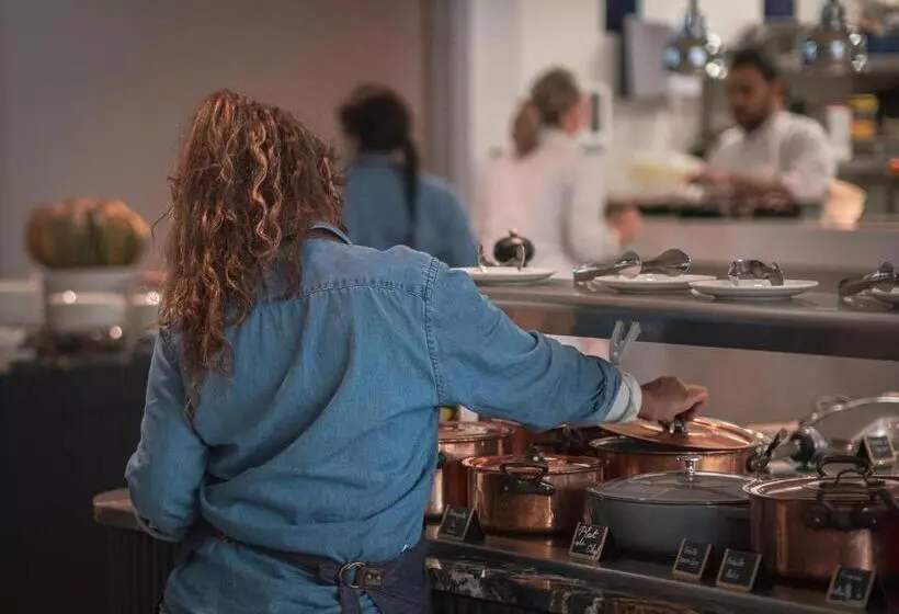 Golden Tulip Lyon Ouest Techlid Hotel & Spa