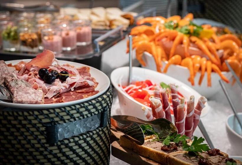 Golden Tulip Lyon Ouest Techlid Hotel & Spa