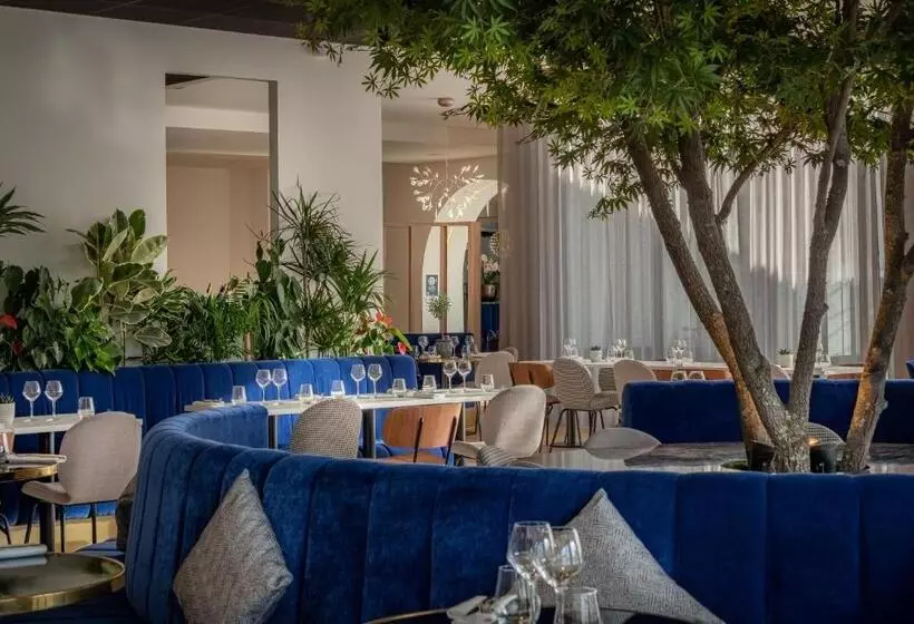 Golden Tulip Lyon Ouest Techlid Hotel & Spa