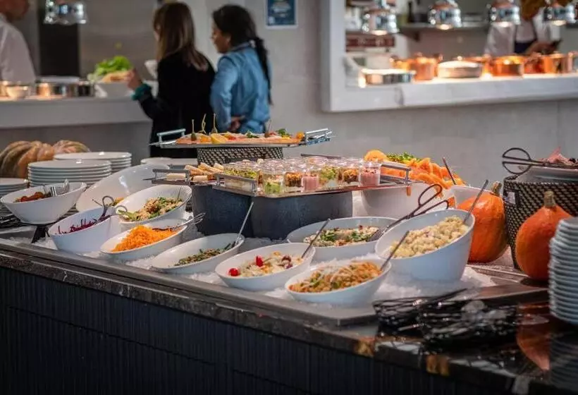 Golden Tulip Lyon Ouest Techlid Hotel & Spa