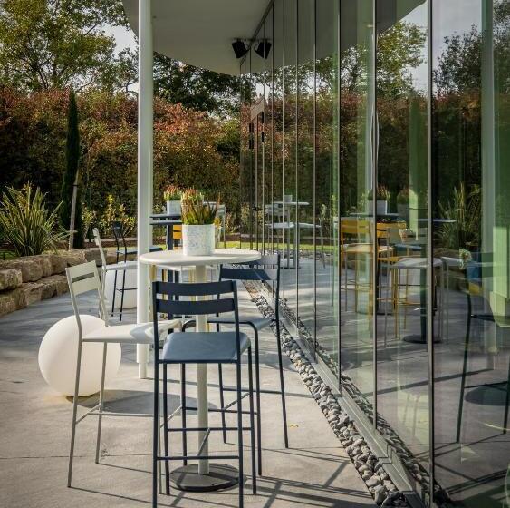 Golden Tulip Lyon Ouest Techlid Hotel & Spa