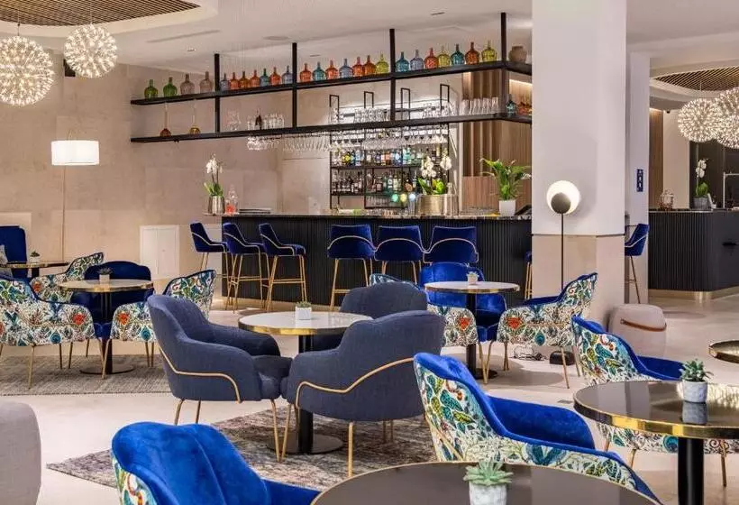 Golden Tulip Lyon Ouest Techlid Hotel & Spa