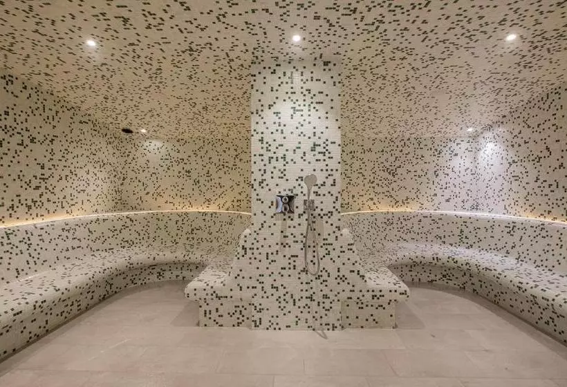 Golden Tulip Lyon Ouest Techlid Hotel & Spa