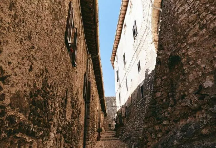 ホテル Albergo Diffuso Crispolti