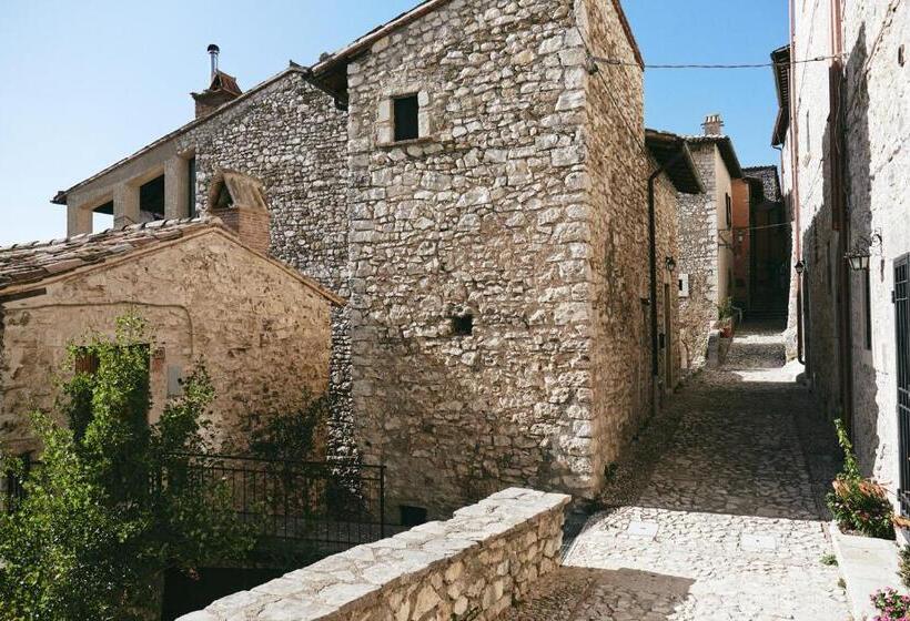 בית מלון כפרי Albergo Diffuso Crispolti