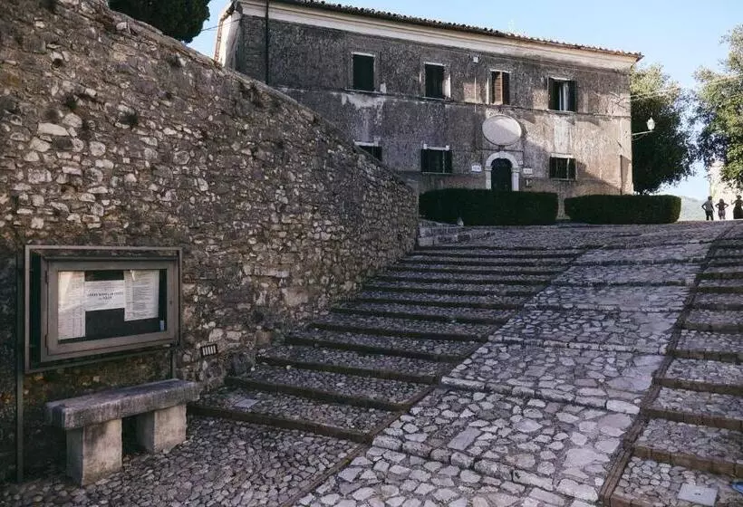 ホテル Albergo Diffuso Crispolti