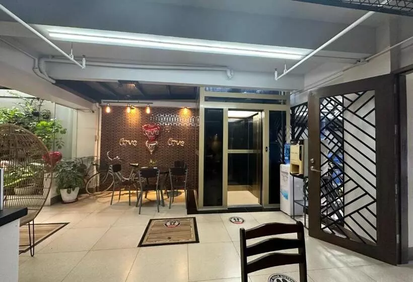 Hotelli Cornerstone Manor Inn