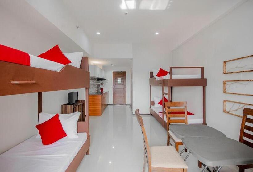 בית מלון כפרי Cornerstone Manor Inn