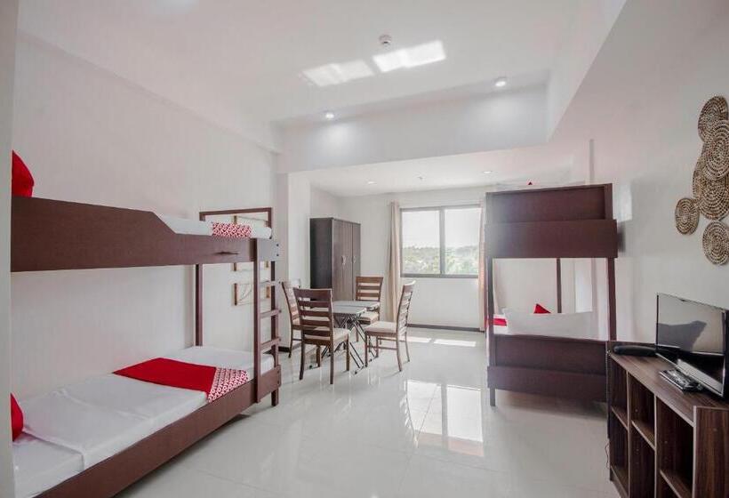 בית מלון כפרי Cornerstone Manor Inn