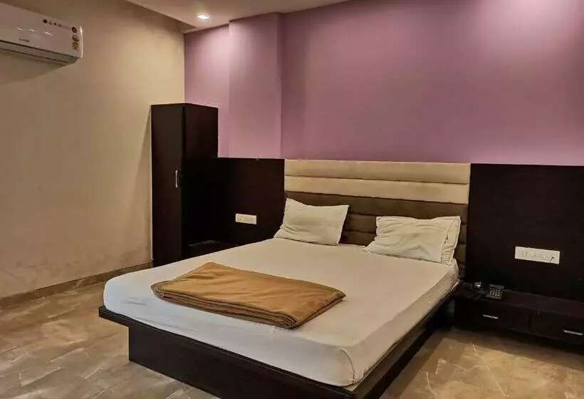 Hotelli Narmada And Guest House