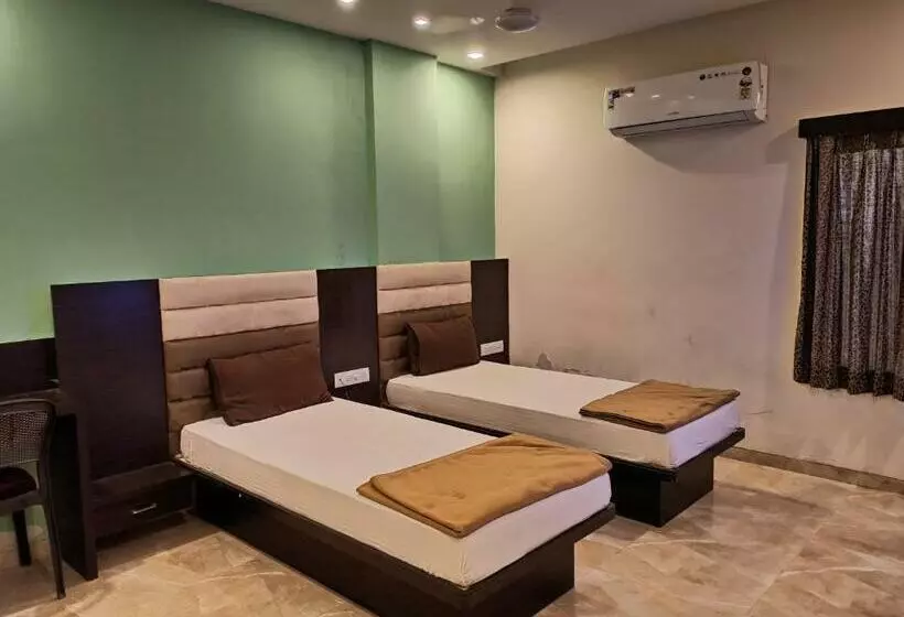 Hotelli Narmada And Guest House