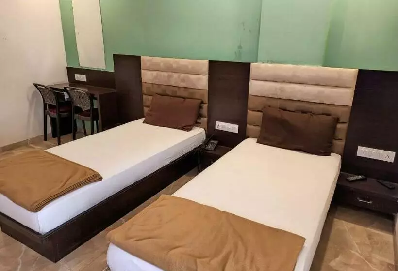 Hotelli Narmada And Guest House
