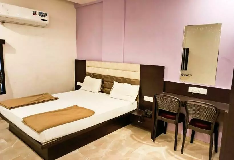 Hotelli Narmada And Guest House