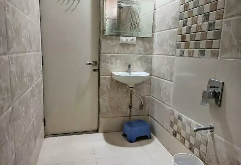 Hotelli Narmada And Guest House