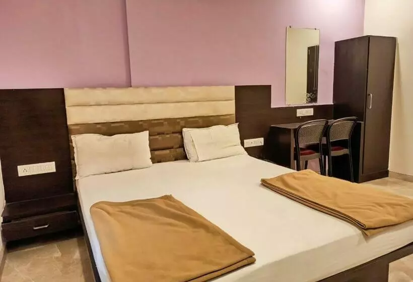 Hotelli Narmada And Guest House
